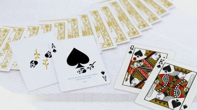 画像2: Black Roses White Gold Playing Cards Limited Edition