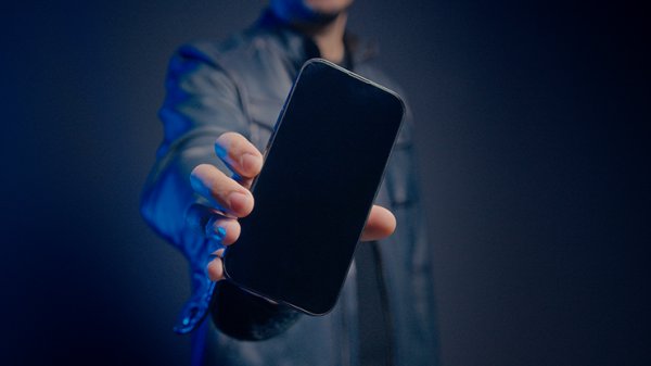 画像1: Leviosa Phone by Joao Miranda and Julio Montoro (1)