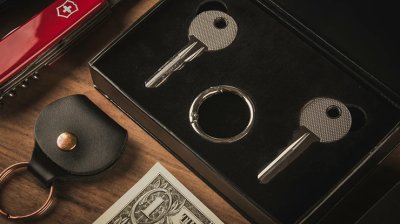 画像1: Swiss Key by Nicholas Lawrence and Hanson Chien